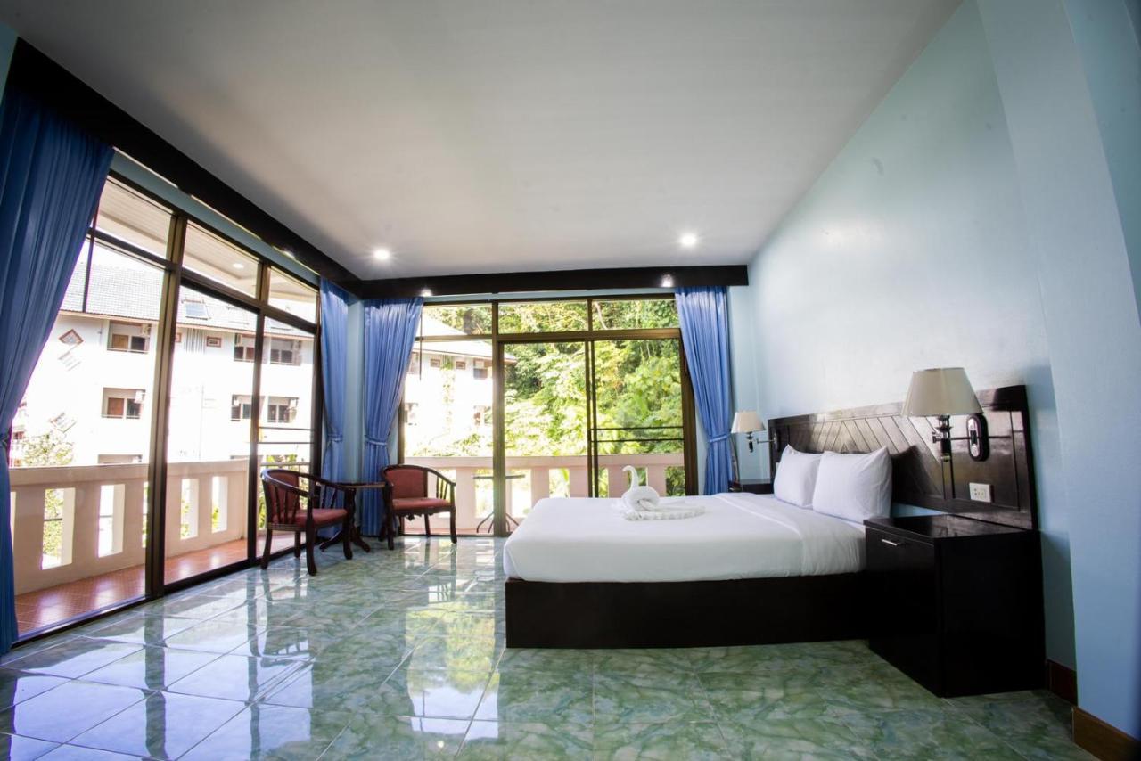 Riviera Patong Hotel Luaran gambar