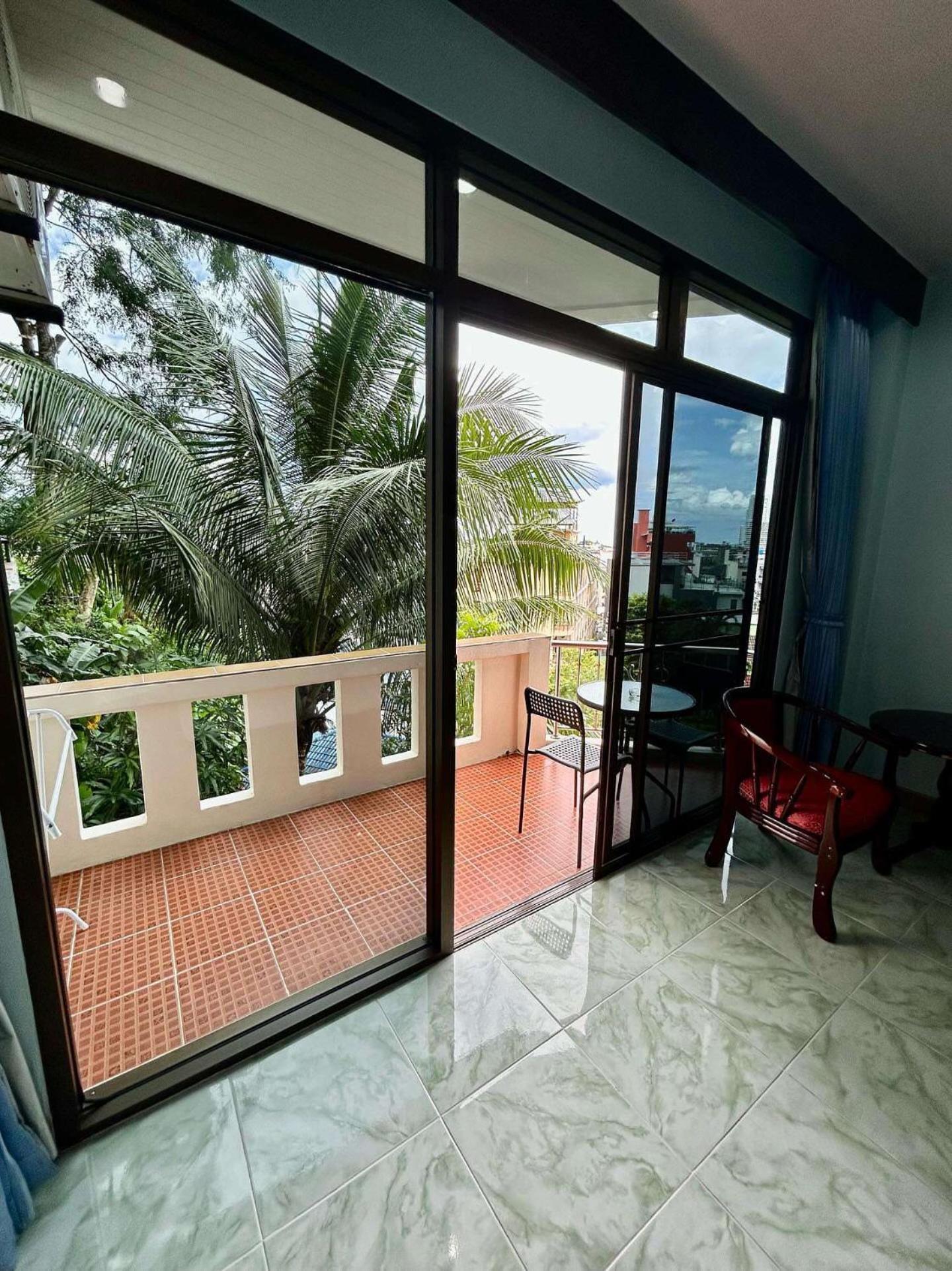 Riviera Patong Hotel Luaran gambar